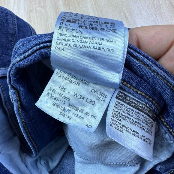 Levi's Classic Bootcut High Rise Western Classic Everyday Casual Denim Jeans 34 - Picture 15 of 15